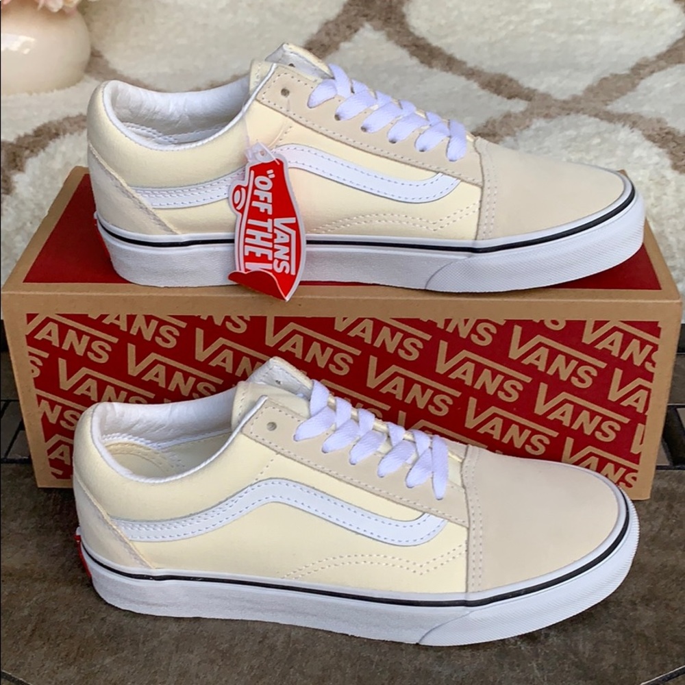 VANS OLD SKOOL CLASSIC WHITE/TRUE WHITE WMNS - Picture 2 of 16